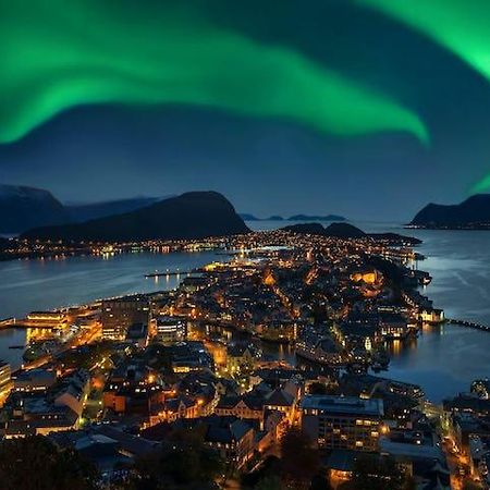 Charming Apartment In Alesund Center With Free Parking Dış mekan fotoğraf
